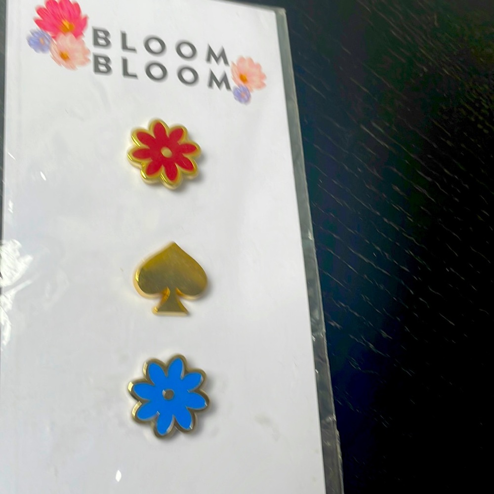 Kate Spade 3 bloom bloom pins new in foil plus gift